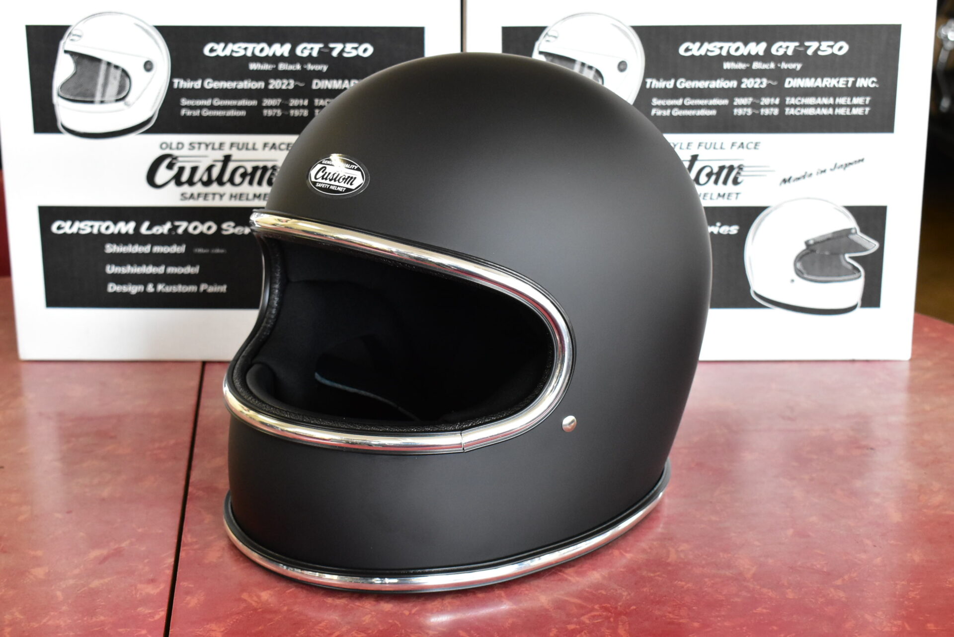 Custom】ブランドから待望の新作フルフェイス「Lot-700」が登場