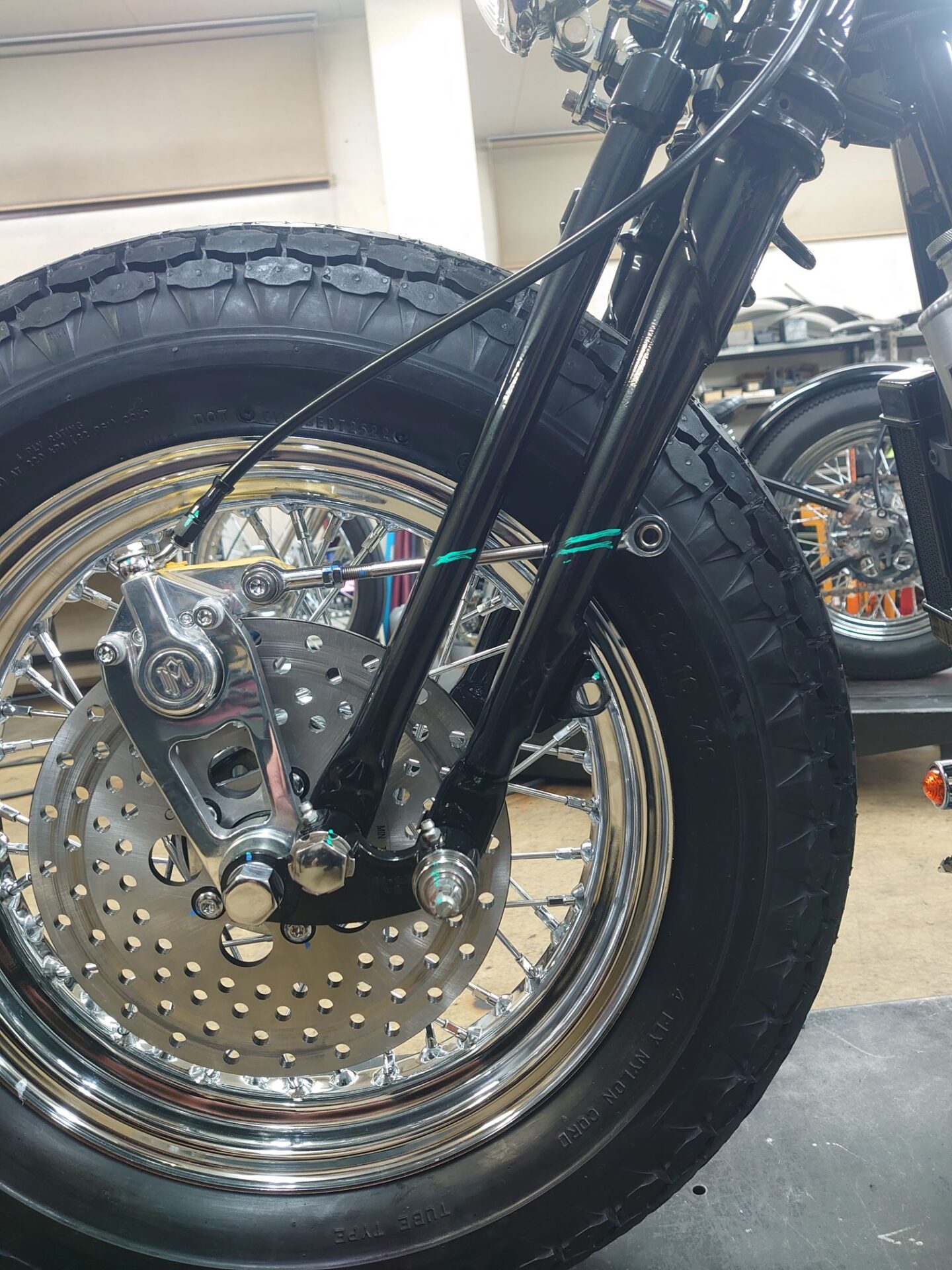 チョッパー自転車 スプリンガーフォーク フロントディスクブレーキ