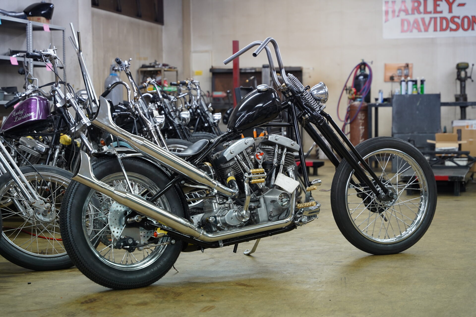 販売車両製作中。+12インチスプリンガーが魅せるショベルチョッパー